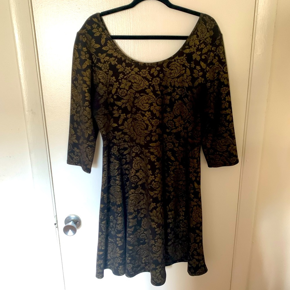 Pinc Black and Gold 3/4 Length Sleeve Dress